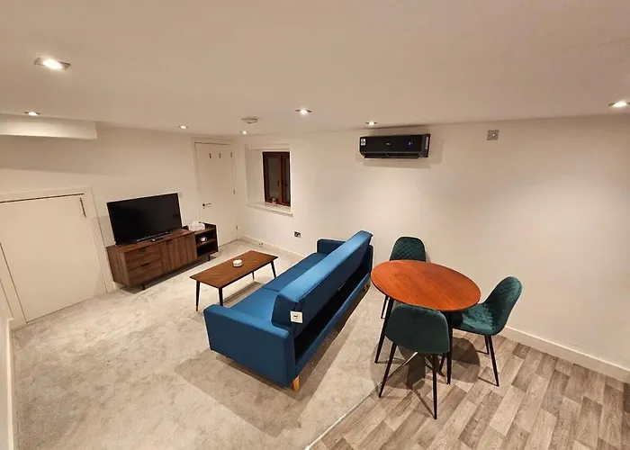 Aparotel Serviced Apartments - Stonehenge, Amesbury Town Centre