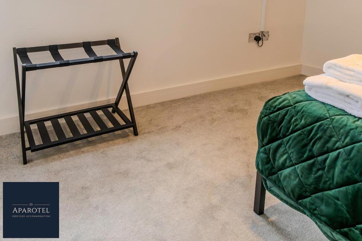 Aparotel Serviced - Stonehenge, Town Centre Apartment Amesbury