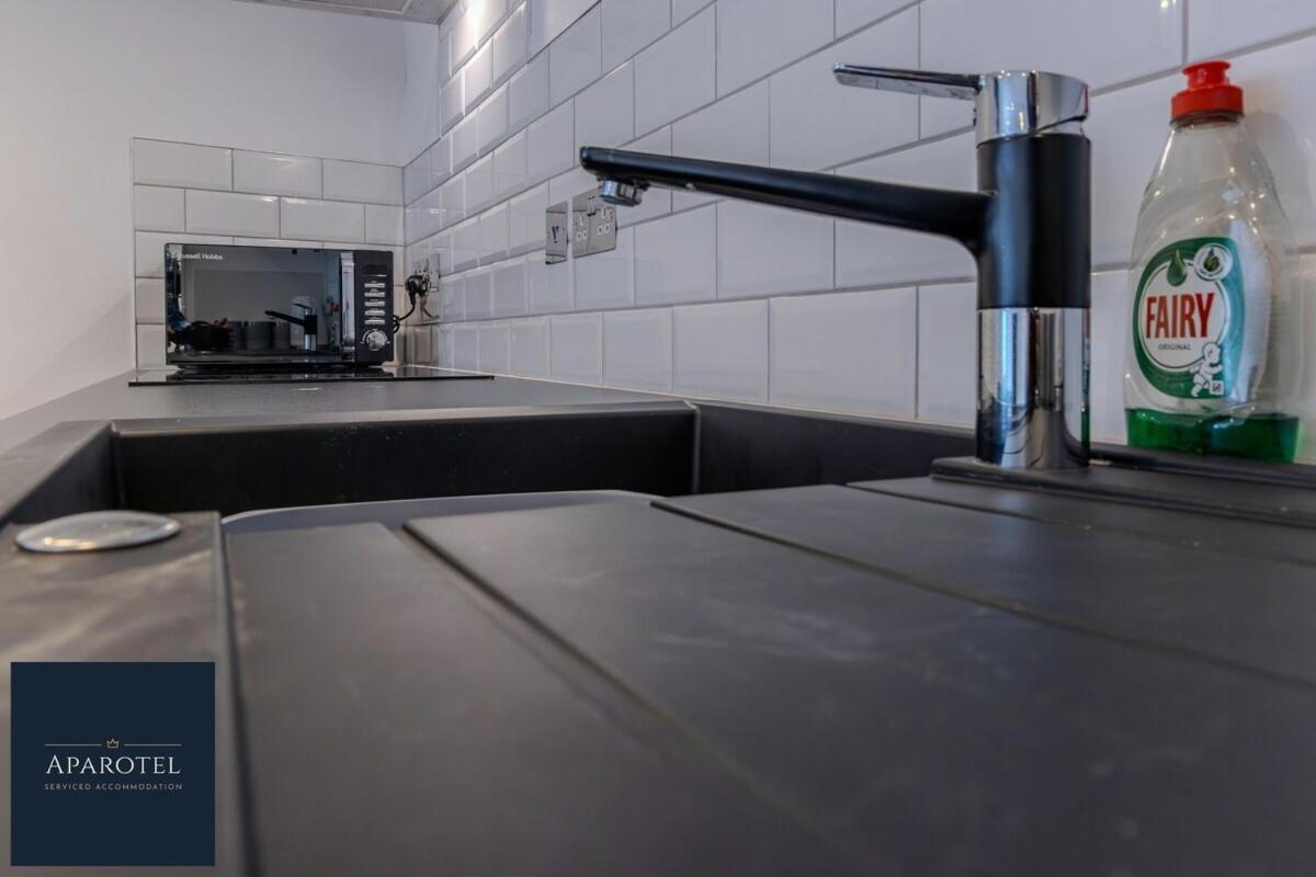 Aparotel Serviced - Stonehenge, Town Centre Apartment *