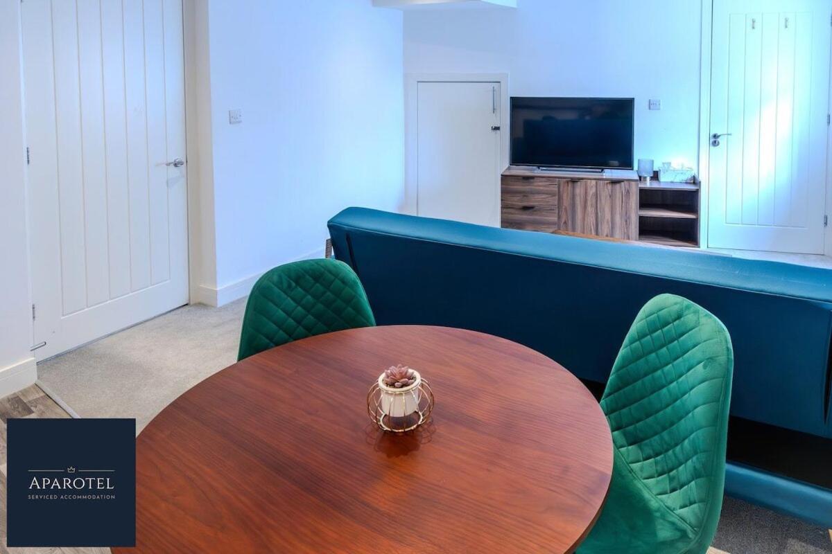 Aparotel Serviced - Stonehenge, Town Centre Apartment
