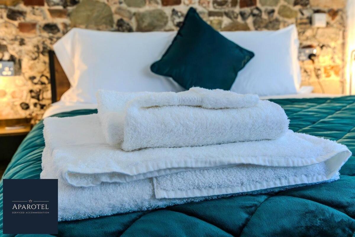 Aparotel Serviced - Stonehenge, Town Centre Apartment Amesbury