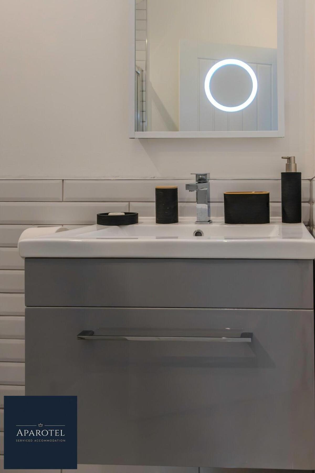 Aparotel Serviced - Stonehenge, Town Centre Amesbury