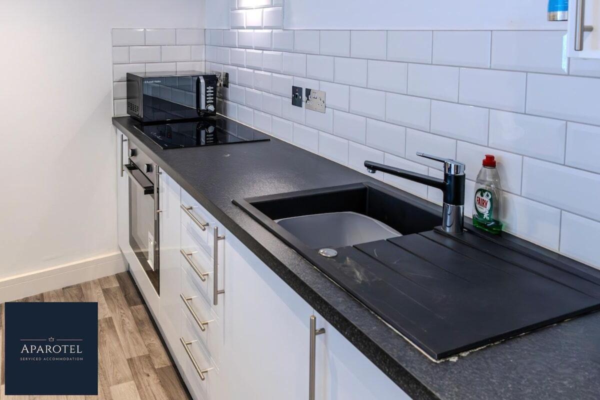Aparotel Serviced - Stonehenge, Town Centre Apartment