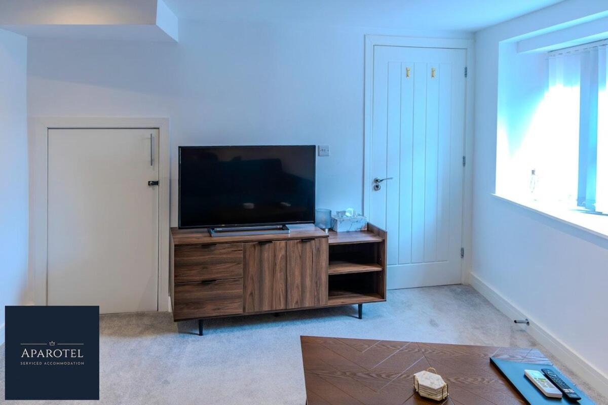 Aparotel Serviced - Stonehenge, Town Centre Apartment Amesbury