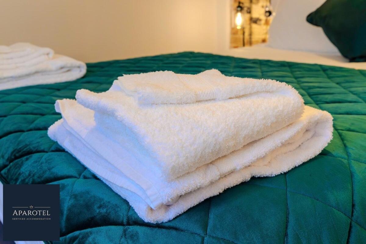 Aparotel Serviced - Stonehenge, Town Centre Apartment