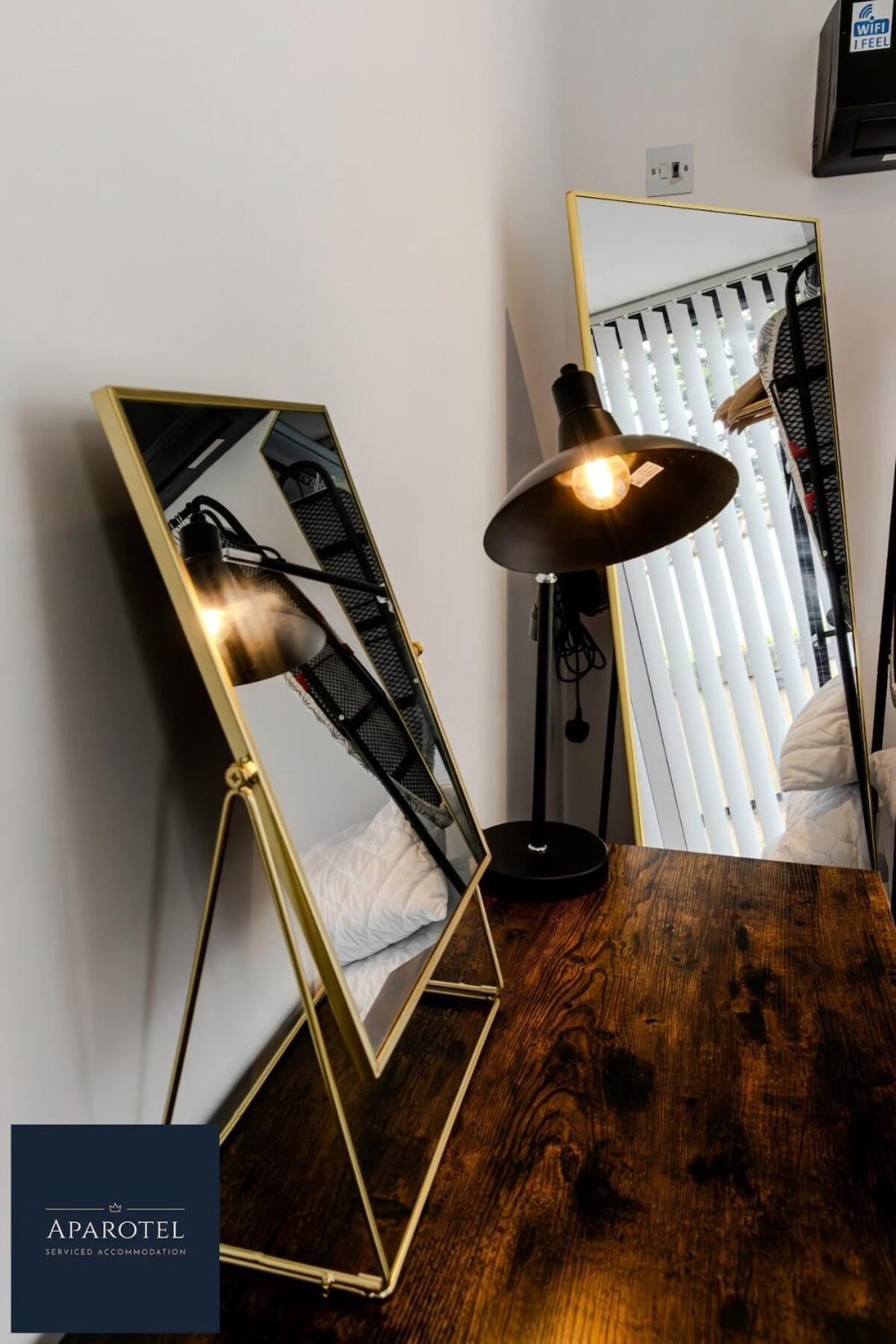 Aparotel Serviced - Stonehenge, Town Centre Apartment *