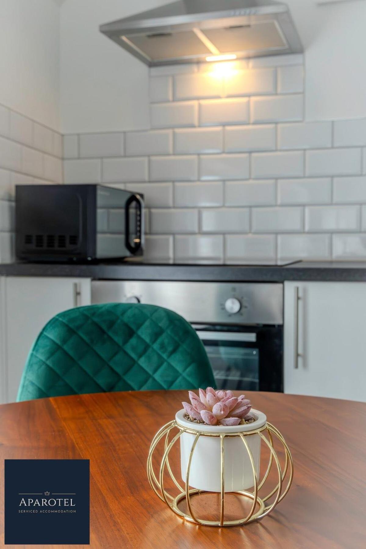Aparotel Serviced - Stonehenge, Town Centre *