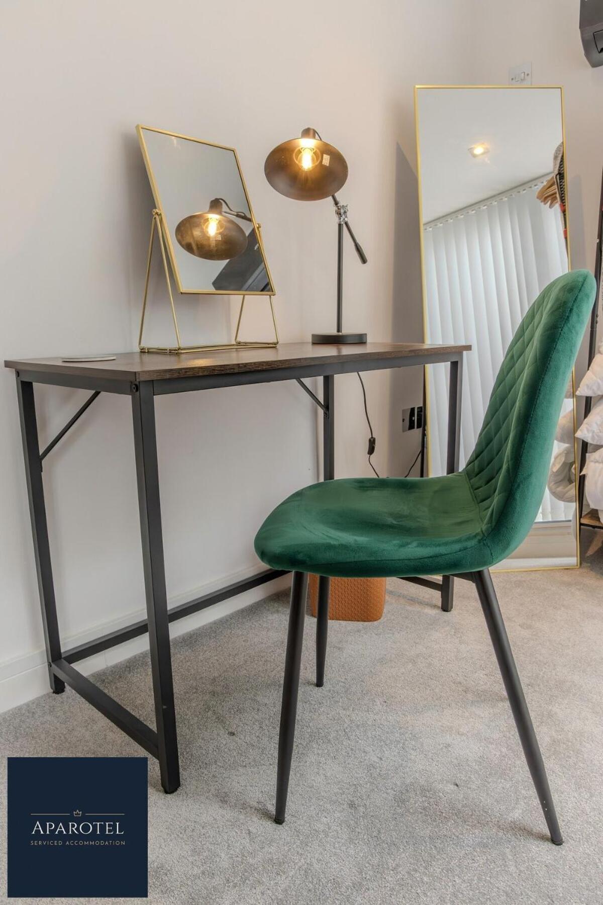Aparotel Serviced - Stonehenge, Town Centre * Amesbury